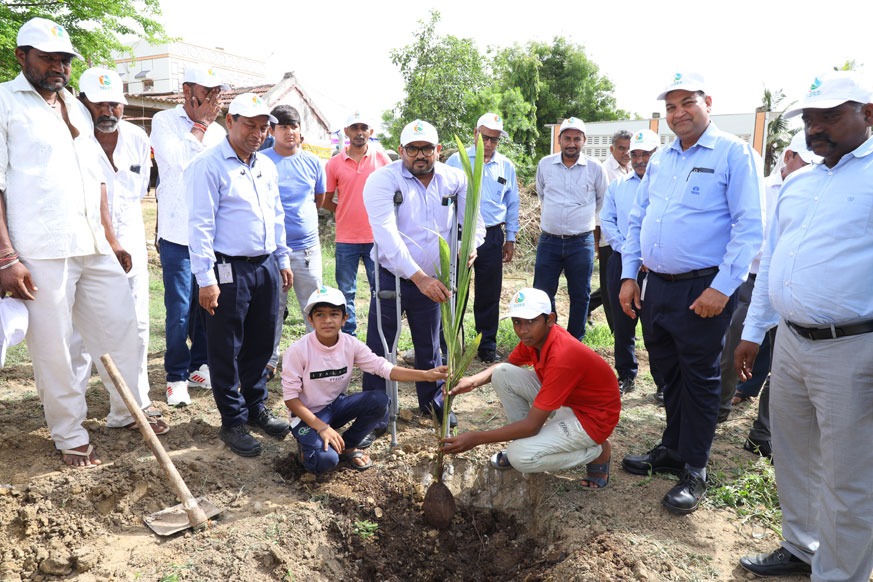 70,000+ trees in 1 hour: Tata Chemicals sets a goal to preserve the environment 70,000+ trees in 1 hour: Tata Chemicals sets a goal to preserve the environment