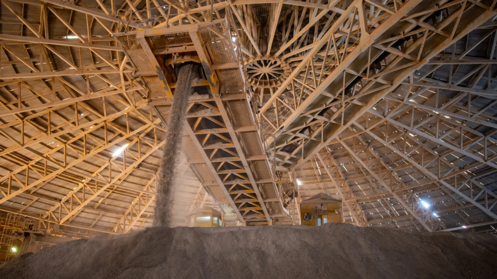 https://www.tatachemicals.com/tata/sites/default/files/2025-01/fly-ash.webp