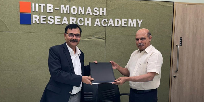 Alok Chandra (L), Chief - Health, Safety and Environment, Tata Chemicals Limited and  M.S. Unnikrishnan, IITB Monash, Research Academy during signing of the agreement